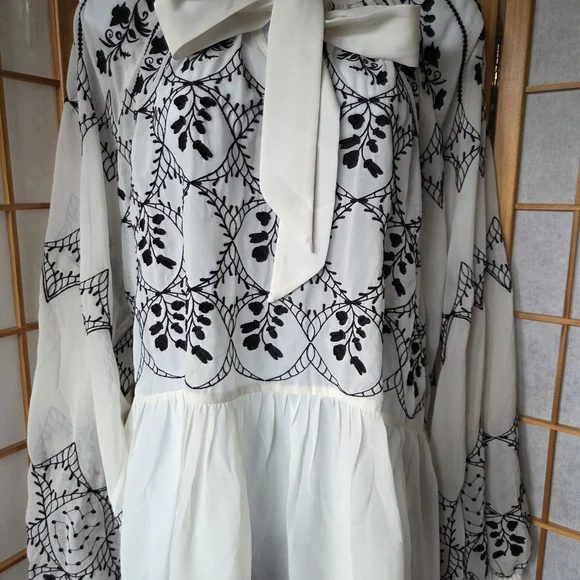 New Anthropologie White Blouse with Black Embroidery Size Large - Picture 2 of 9